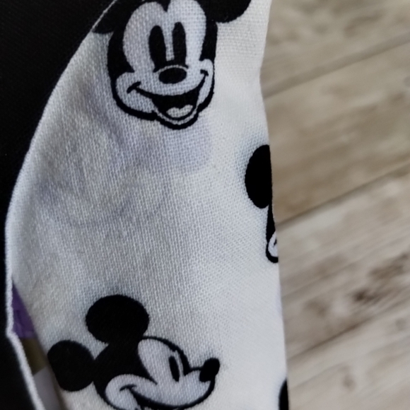 Travel tissue holder with tissues - Picture 4 of 4